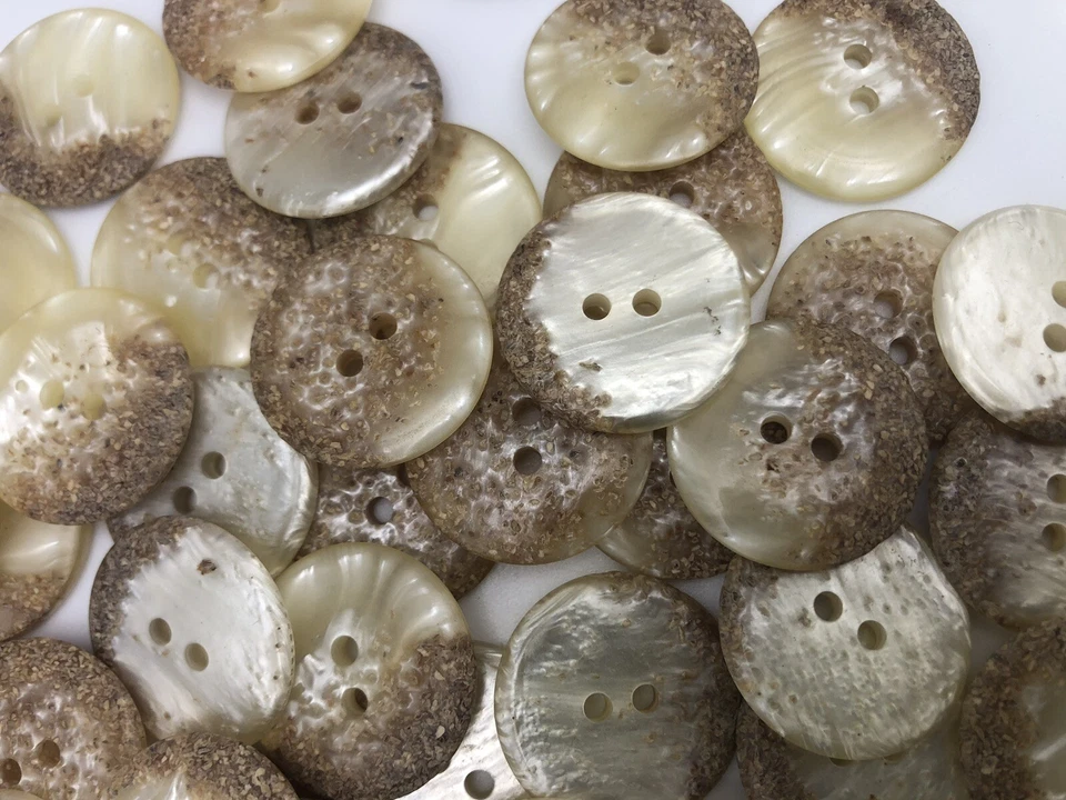 Винтажные белые коричневые кнопки с 2 отверстиями с персонажами 22 мм лот из 8 A270 - Изображение 3 из 4