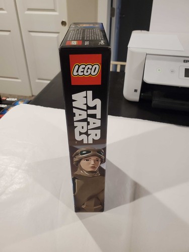 75113 LEGO Star Wars Rey - Picture 2 of 6