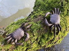 PAIR OF METAL SMALL CAST IRON CRAB POND STATUE GARDEN ORNAMENTS