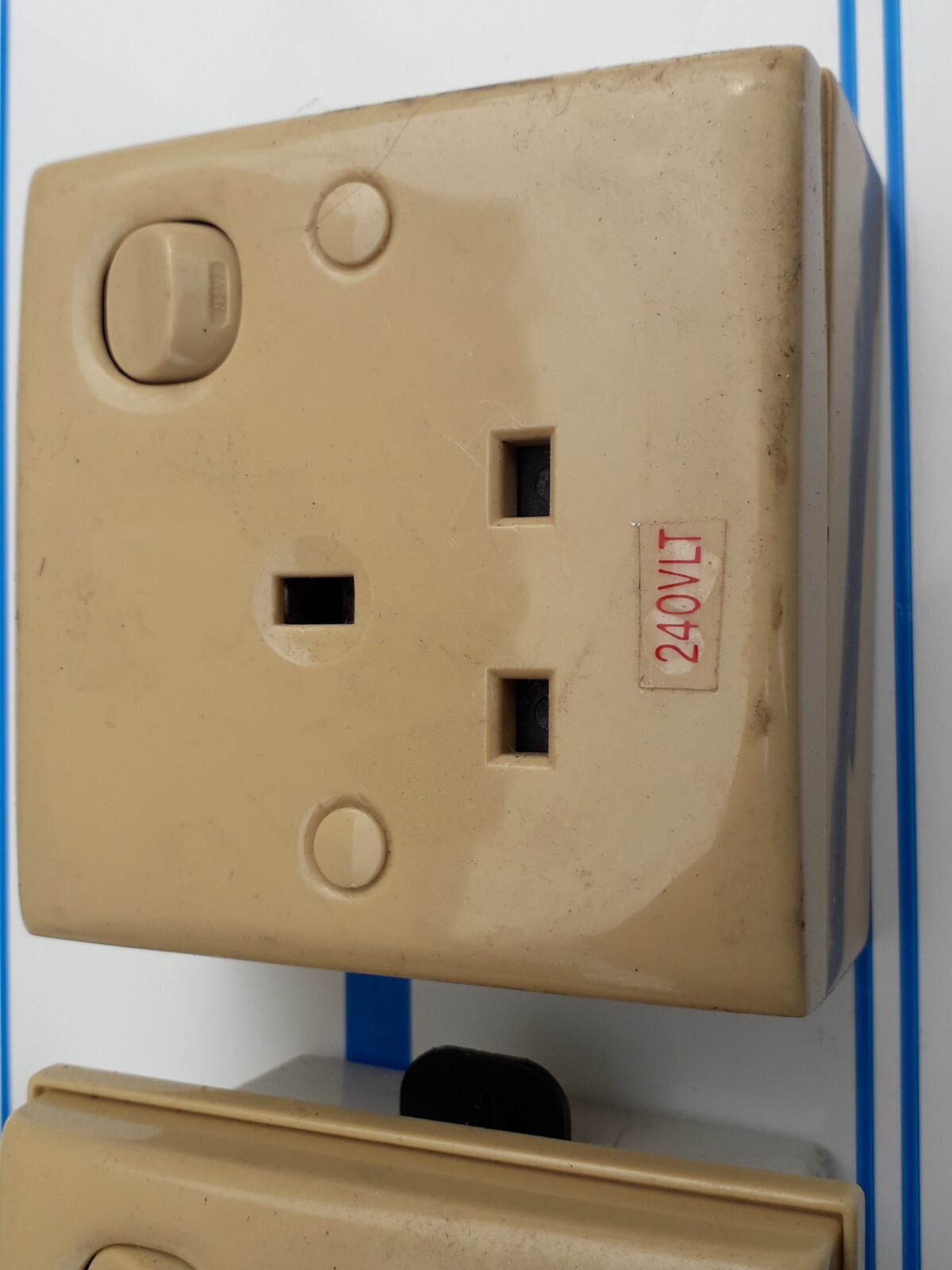 Caravan Motorhome Camper Van Conversion Plig 5x mains Sockets Switches