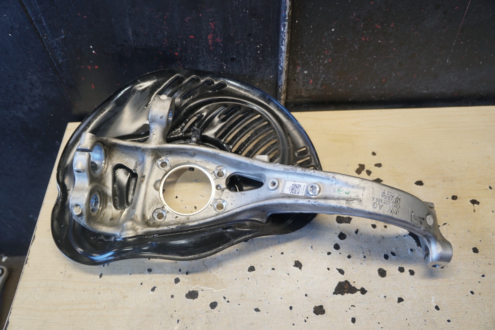 2019 - 2025 LAMBORGHINI URUS FRONT RIGHT PASSENGER RH KNUCKLE OEM 4M0407560
