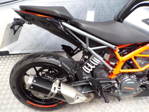 2023 KTM 125 DUKE WITH ONLY 2053 MILES FROM NEW  - Picture 14 of 20