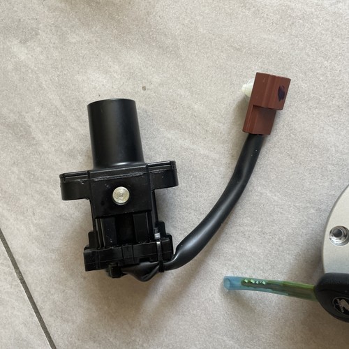 KIT BLOCCHETTO CHIAVI TAPPO SERBATOIO ORIGINALE HONDA TRANSALP HORNET 600 - Foto 8 di 10