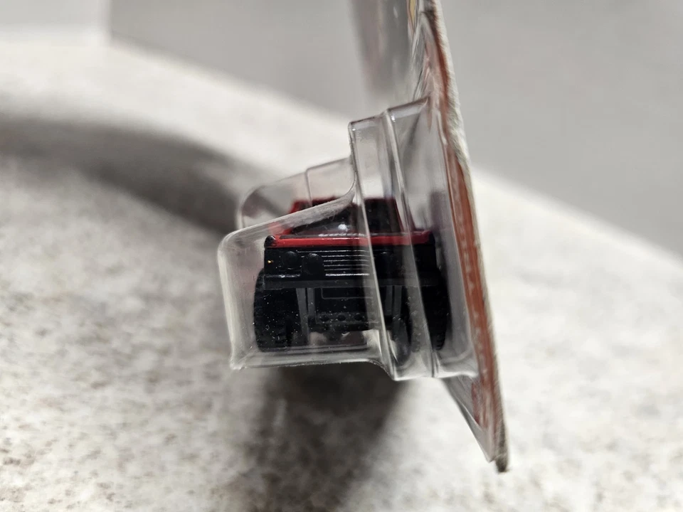 Hot Wheels Range Rover Classic HW Hot Trucks 10/10 NIP #245/250 - Image 3 of 4