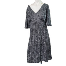 Cabi Small dress stretch geometric v-neck pleated black short kimono sleeve