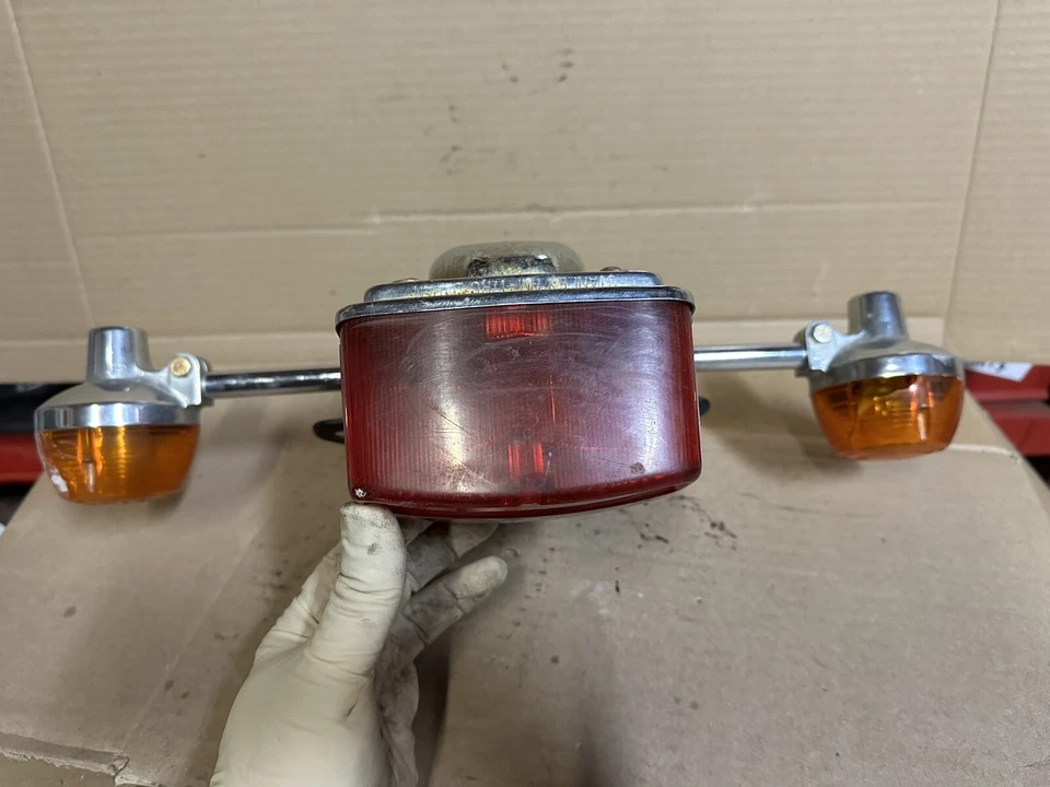 Conjunto de luz de freno trasera 82 Honda CM450E conjunto de señal de giro OEM CM450 CM400 -93 Foto 4 de 4