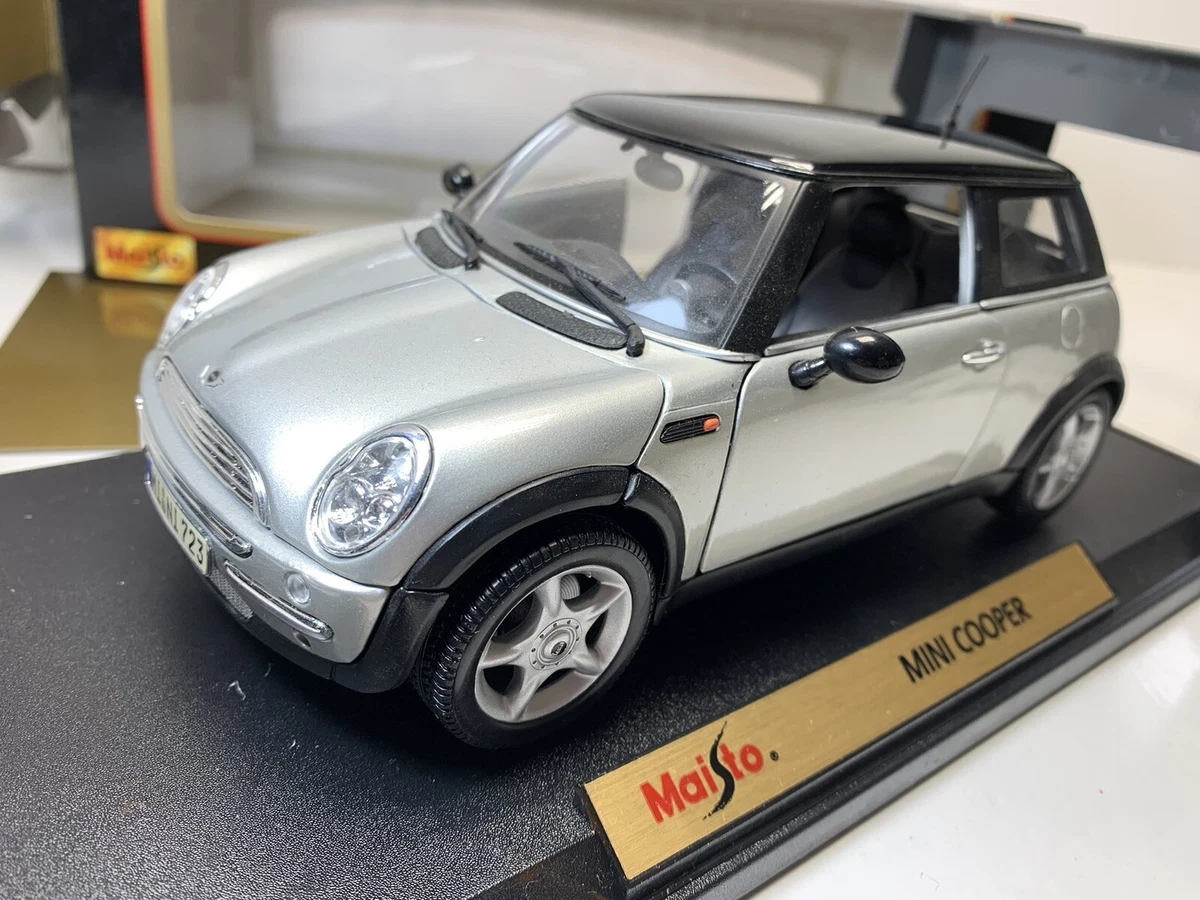 Vintage Maisto MINI COOPER 1/18 Diecast Collectible Vehicle Car silver!