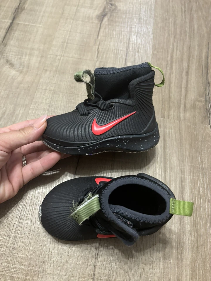 Botas informales Nike Binzie (TD) talla 4C BQ5382-001 niño pequeño Foto 4 de 4