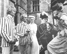 crp-47112 1977 Michael York, Marty Feldman, Sinead Cusack, Trevor Howard, Ann-Ma