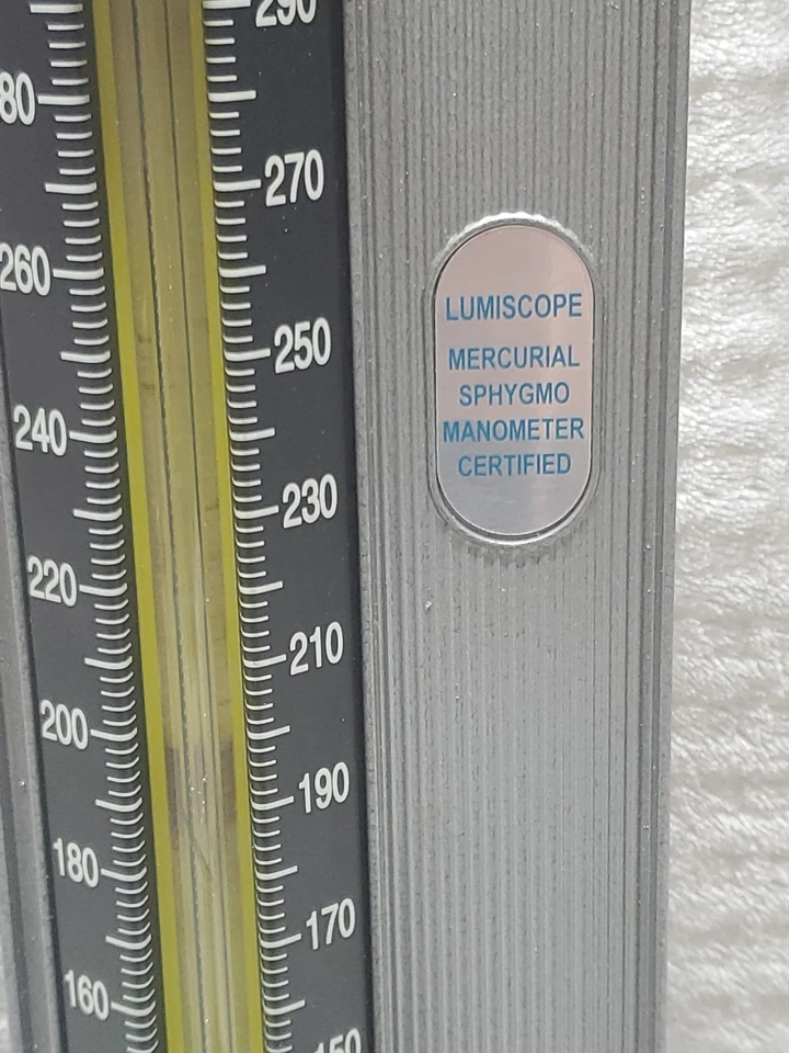 Probador de presión arterial lumiscopio esfigmomanómetro vintage en estuche metálico LEER  Foto 3 de 4