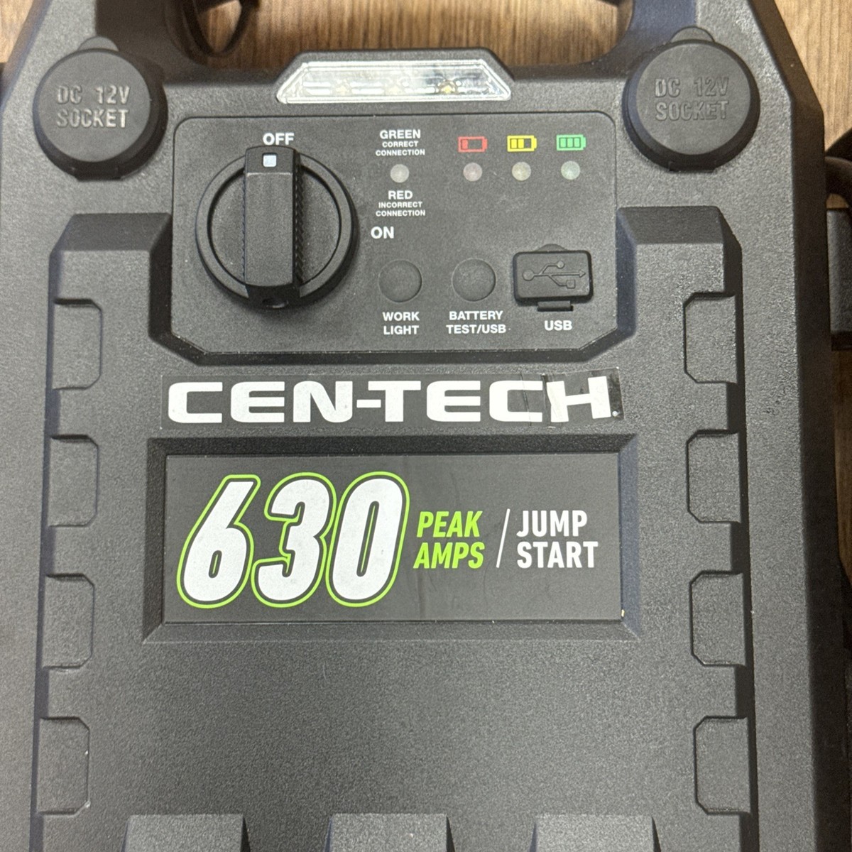 Cen-Tech Portable Jump Pack 3 in 1 Jump Starter 630 Peak Amps c-x