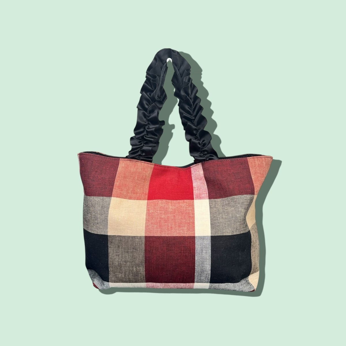 バッグ 724 Burberry blue label plaid tote bag Burberry Blue Label Plaid Fabric Tote Bag Black Ruffle