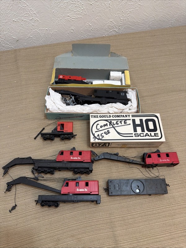 Ho Scale Model Train Lot Of 6 Crane 1  Unbuilt Kit & 5 For Parts Repair Mixed