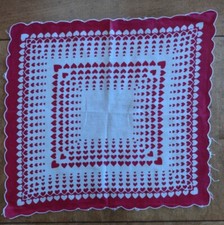 Vtg Hankie hearts red scalloped edge 12.5" x 13.25" H190