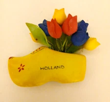 Holland/Amsterdam SOUVENIR "Wood" Shoe with Tulips Refriderator Magnet