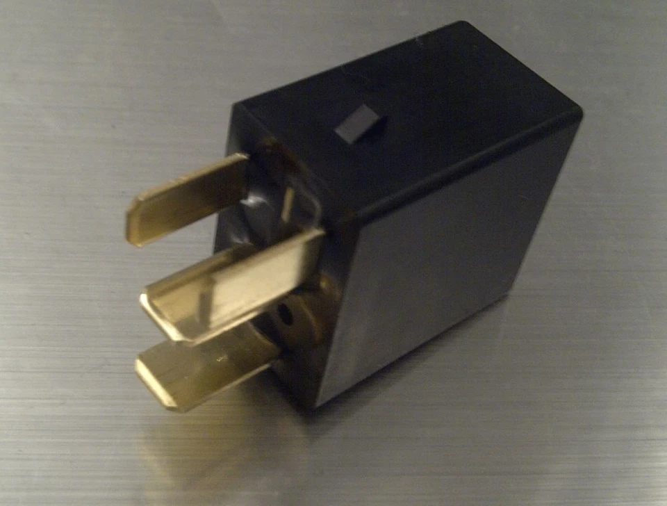 ¡NUEVO! Relé Omron Triumph Street Triple 675 2009 G8HN-1A4T-RJ   Foto 3 de 4