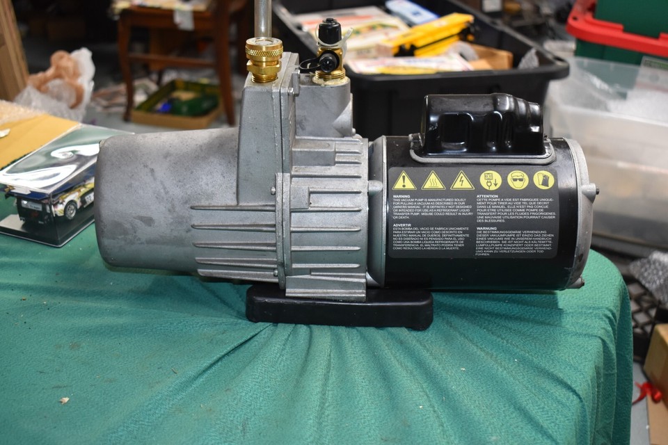 Yellow Jacket Bullet X TwoStage Vacuum Pump Model 93600 686800936000