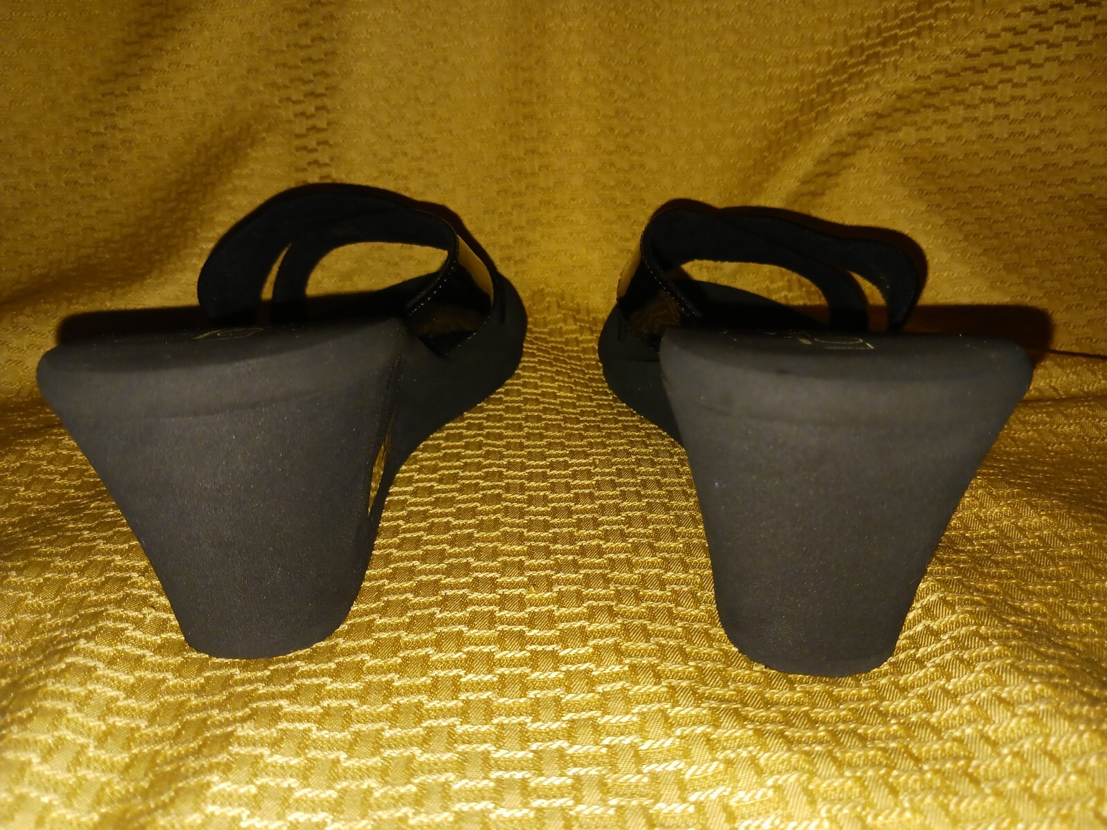 earth hyannis sandals