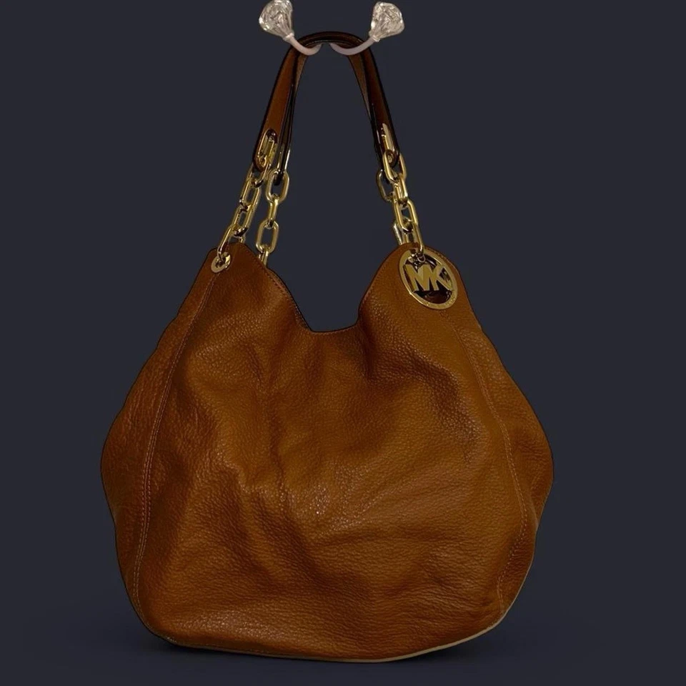 MICHAEL KORS FULTON ACORN BROWN LEATHER GOLD LOGO CHAIN SHOULDER BAG - Image 3 of 4