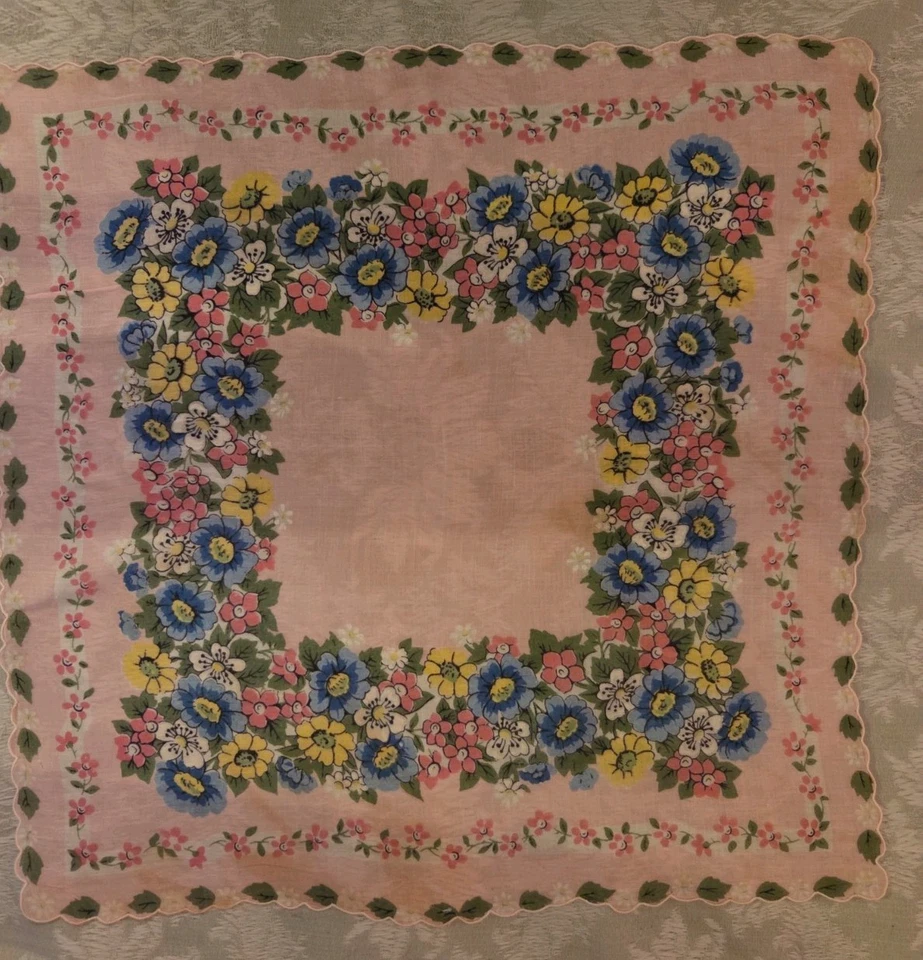 Pañuelo azul floral sobre rosa Foto 2 de 2