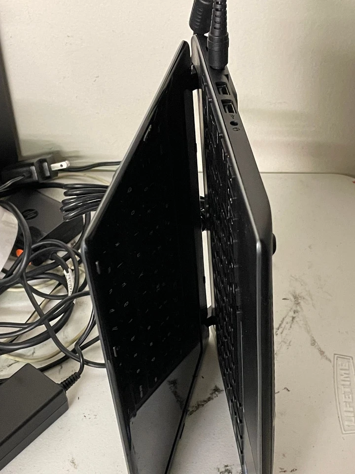 Lot of 3 Acer Chromebook C710 11.6 Screen 16 GB for Parts - Image 4 of 4