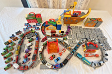 Thomas Take N Play ENORME Lote 40+ Motores 30+ Coches Juegos de Pistas Paquete Trenes