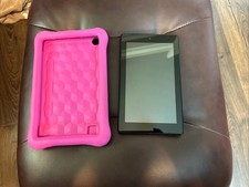 Fire 7 Tablet, 7-inch Bundle, Black Model SRO43KL - PARTS - DOESN  T POWER ON