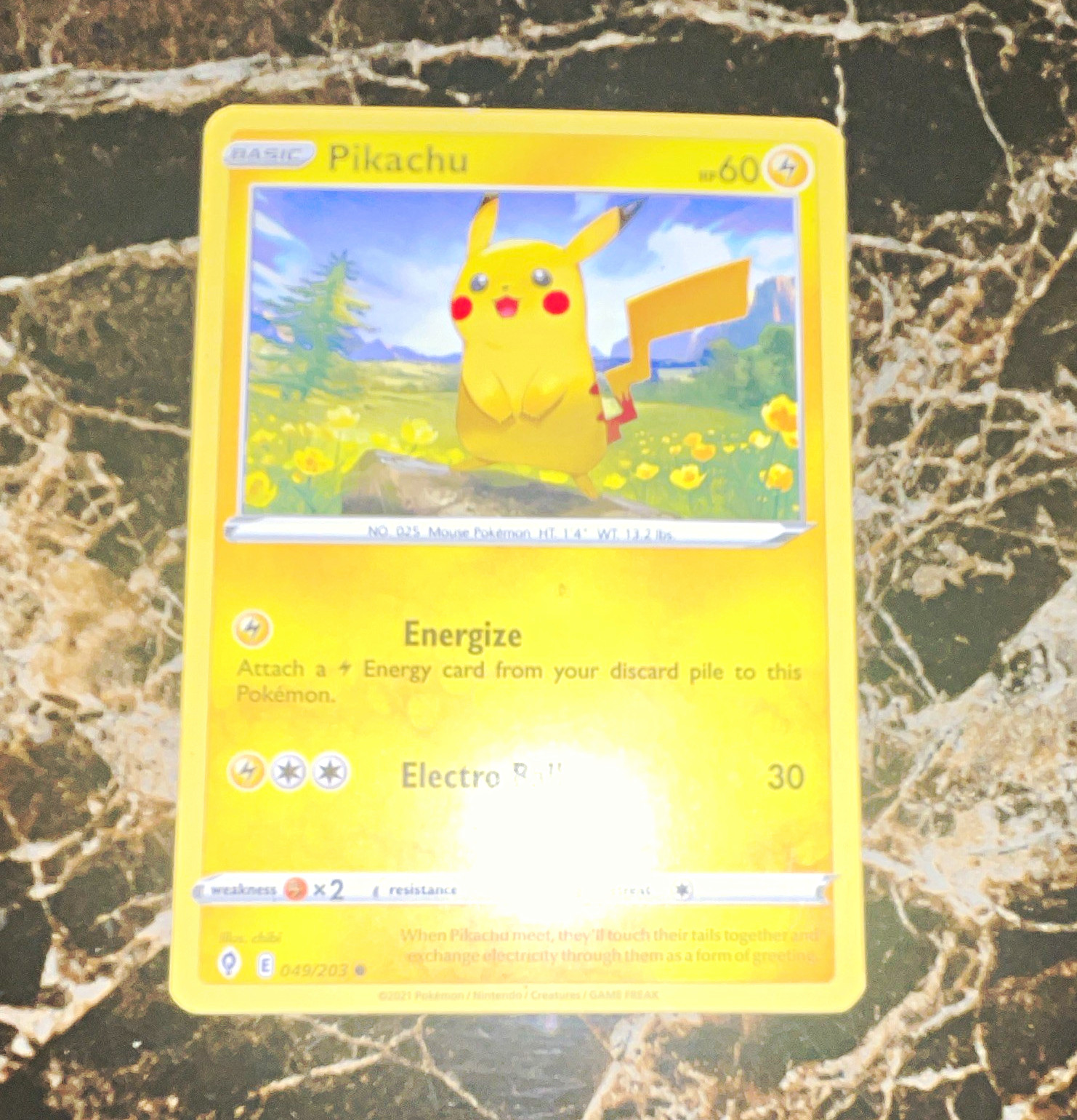 Pikachu 049/203 Evolving Skies Common English 2021