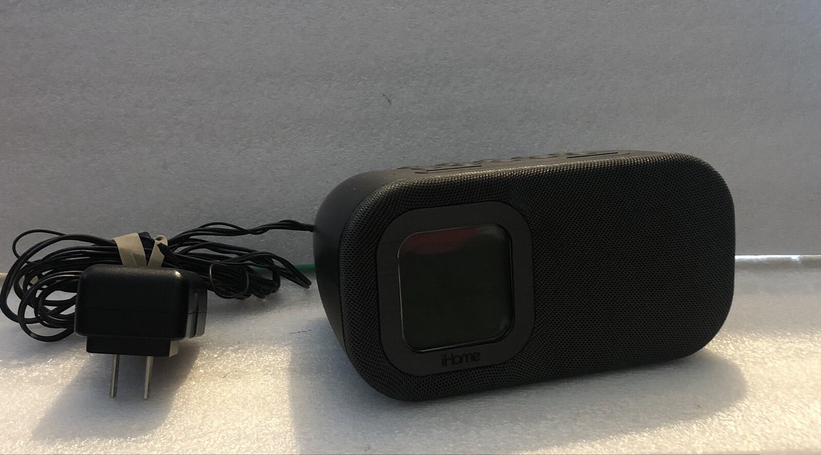 iHome Alarm Clock Bluetooth & USB Charging Black Color Tested Works 122824GW2.5D