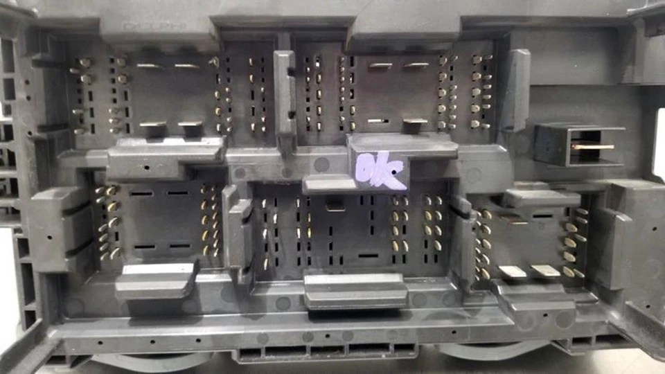 GMC Sierra 2500 3500 2010-2014 camioneta pickup 6,6 L Duramax motor diésel caja de fusibles Foto 3 de 4