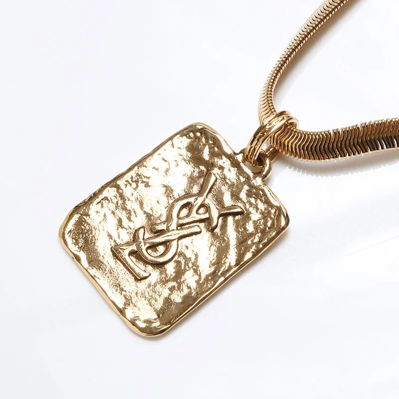 SAINT LAURENT (YSL) Collana Yves Saint Laurent logo YSL placca oro W35mm x H50mm donna