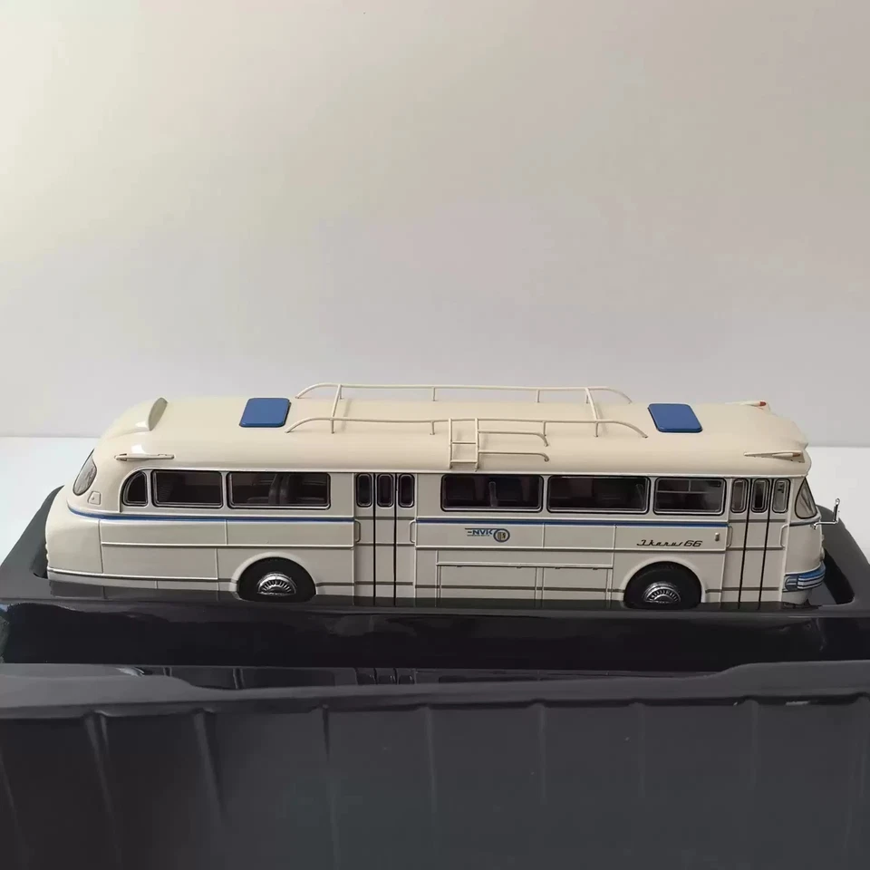 1:43 IXO Ikarus 66 1972 - Plastic Bus Model 44 - Image 2 of 4