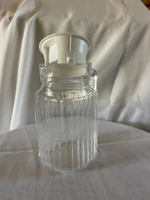 Quadro 16.75-Ounce Jug/Pitcher with White Lid