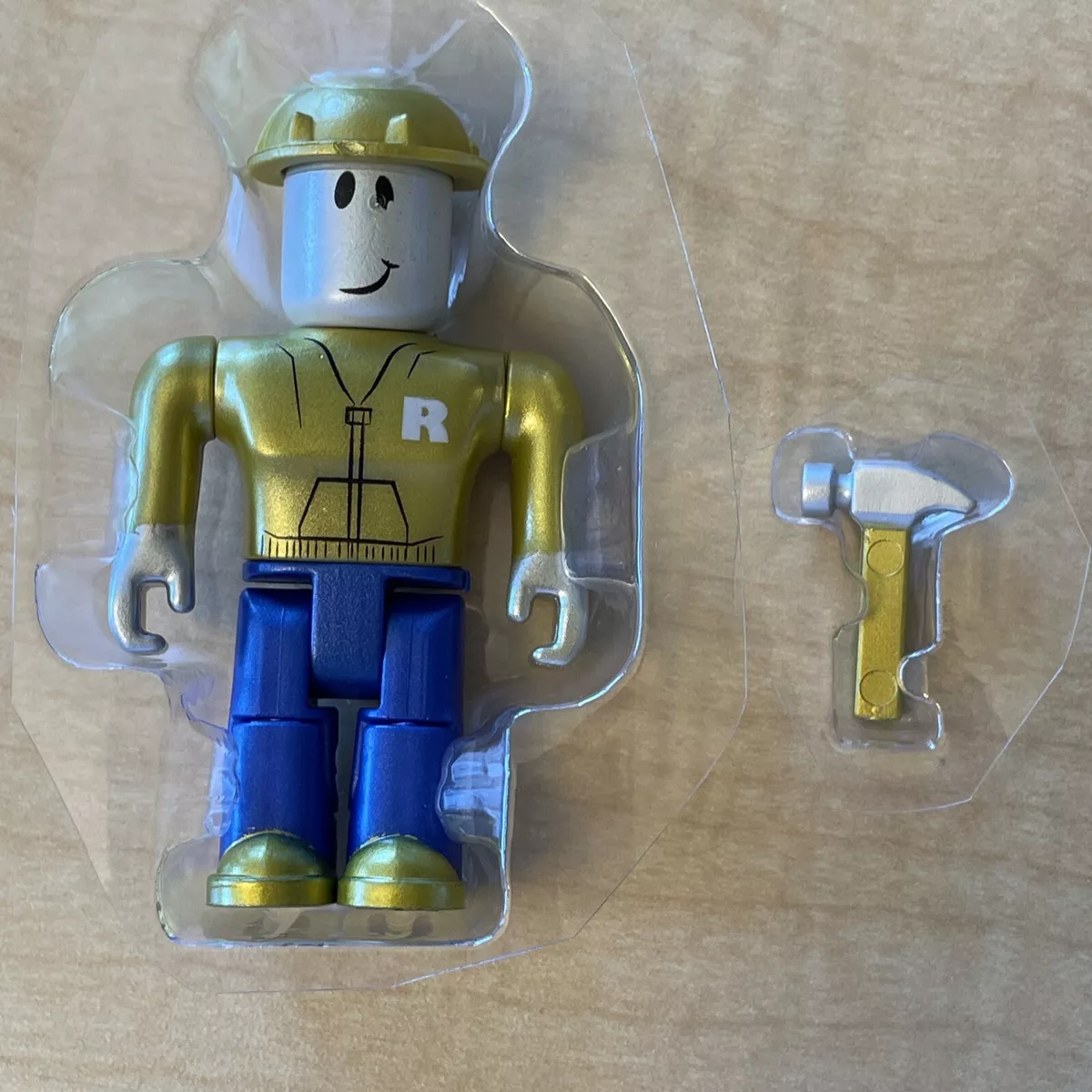 Roblox Series 1 Classics 12 figure pack - includes: builderman