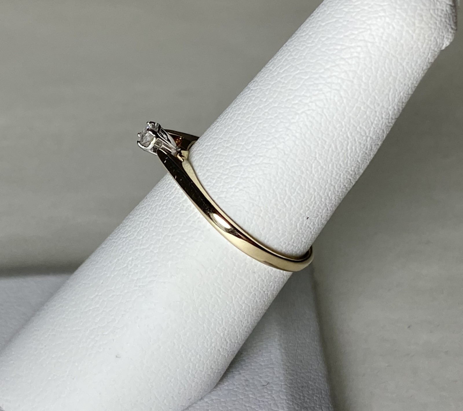 Size 7 💘 Solid 10K Yellow Gold SOLITAIRE Cathedr… - image 3