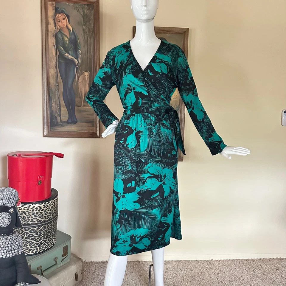 Iconic Vintage 1980s Diane Von Furstenberg Wrap Dress Green Graphic Floral M - Image 4 of 4