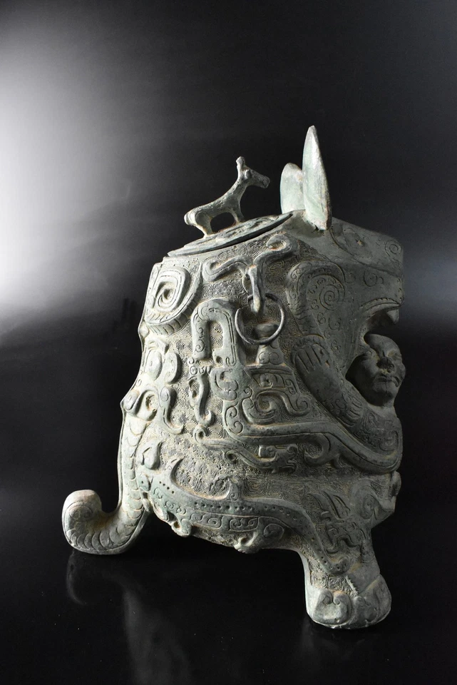 B5377: XF Japanese Bronze Beast sculpture-shaped FLOWER VASE Buddhist art - Image 4 of 4