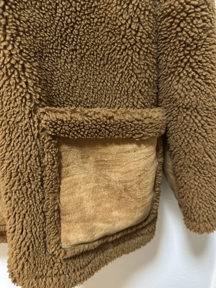 Topshop Vinnie Chaqueta con Capucha Imitación Piel de Oveja en Marrón con Bolsillo de Parche, Pequeña Foto 3 de 4