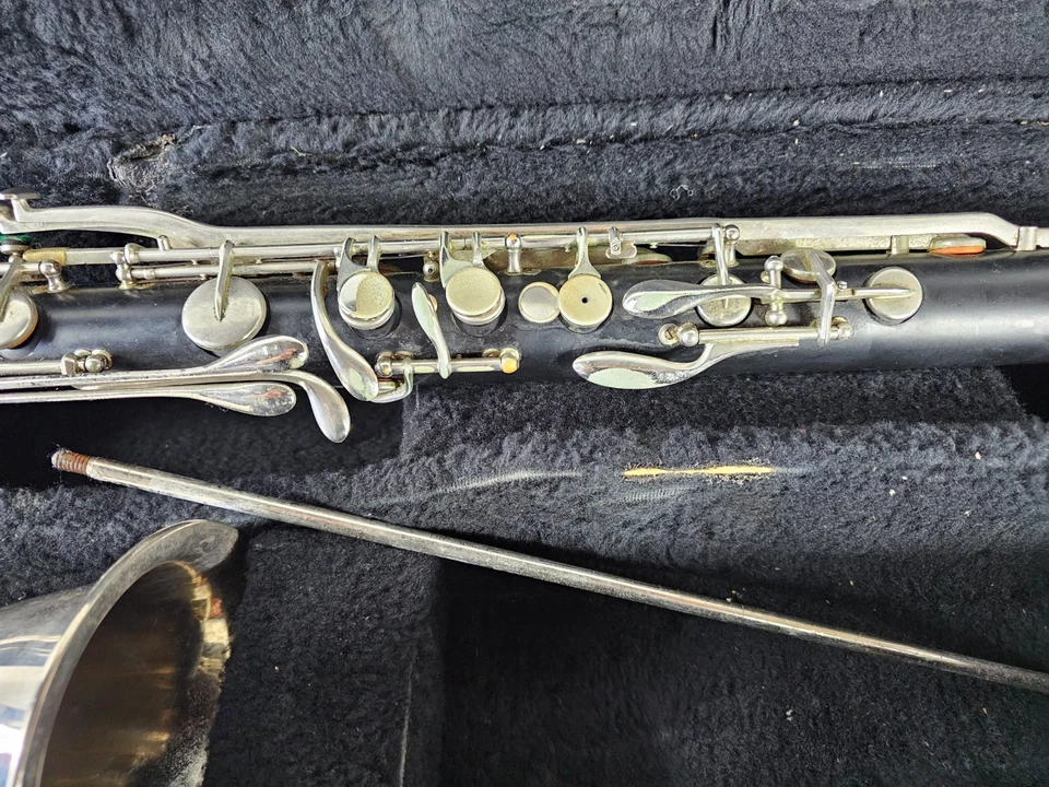 CLARINETE BAJO CON ESTUCHE Foto 4 de 4