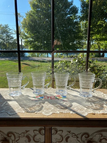 Set of 4 Vintage frosted etched scroll clear paneled glass coffee mugs