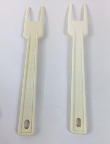 2 OEM White Cuisinart Food Processor Spatula / Blade Reamer from Japan - Picture 4 of 12