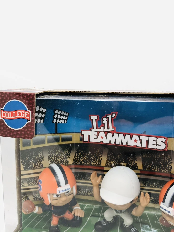 Lil Teammates Syracuse Naranja Coleccionable Equipo Set CUSE QB RB & REF NUEVA CAJA ORIGINAL Foto 3 de 4