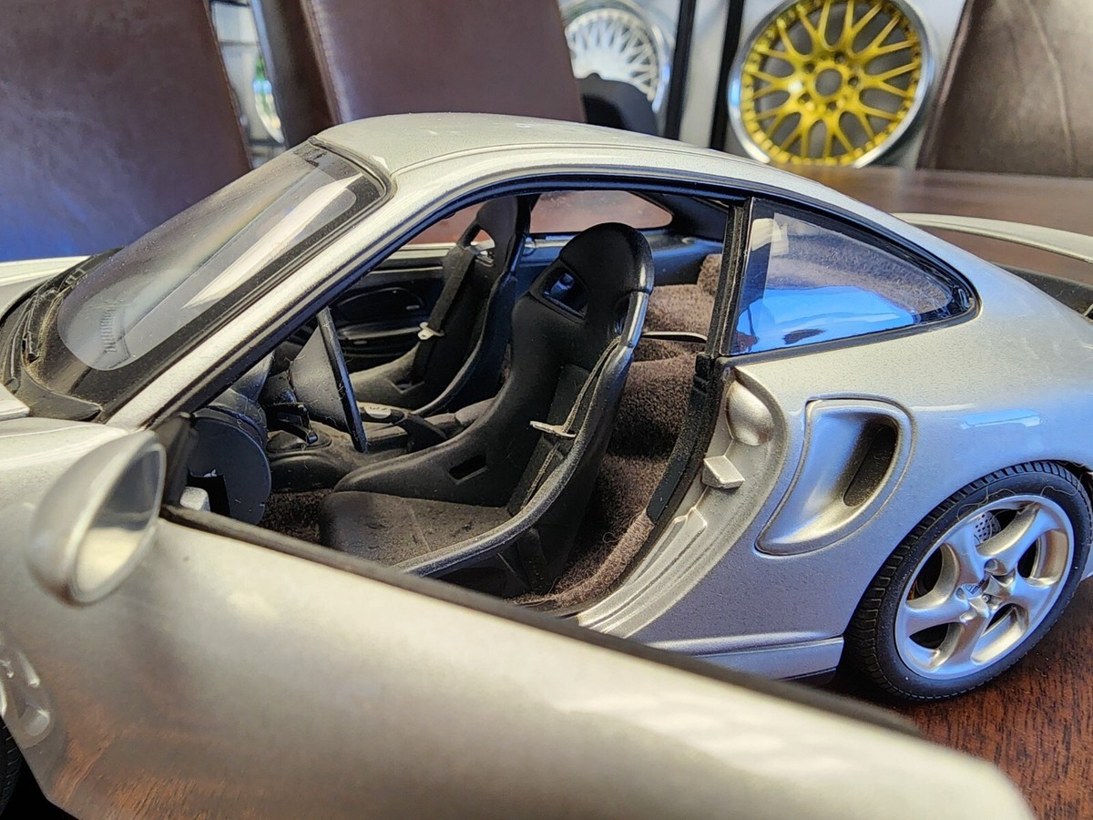 Porsche 911 GT2 Type 996 - Auto Art 1/18 Scale Diecast Original