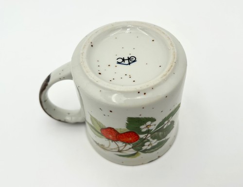 Tazza tazza vintage in gres maculato fiori di fragola - Foto 5 di 5