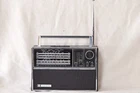 VINTAGE BUSH VTR178 MW/VHF/SHORT WAVE 5-BAND TRANSISTOR RADIO.