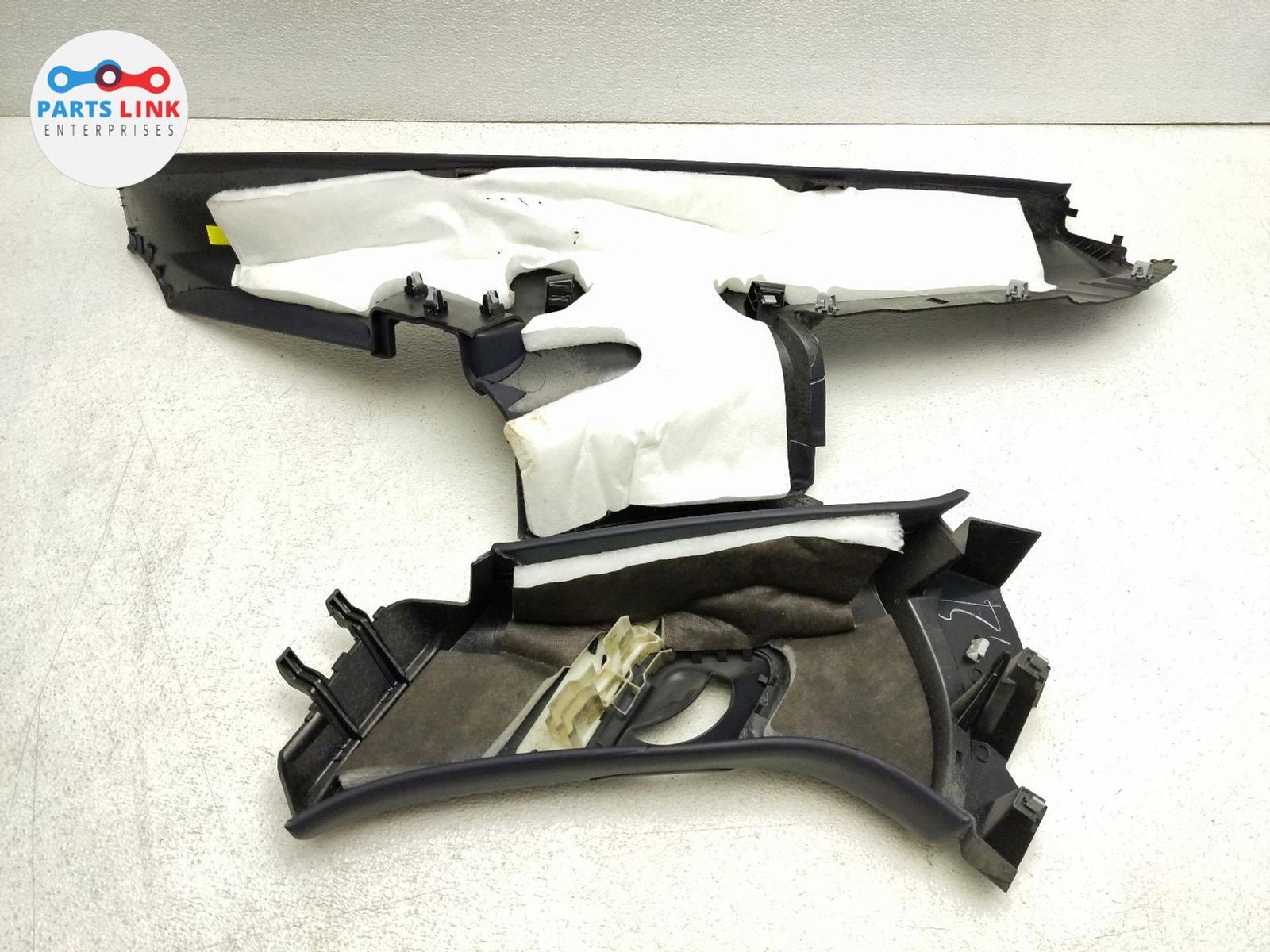 2016-20 BENTLEY BENTAYGA REAR LEFT C PILLAR TRIM BELT COVER MOLDING PANEL BLUE