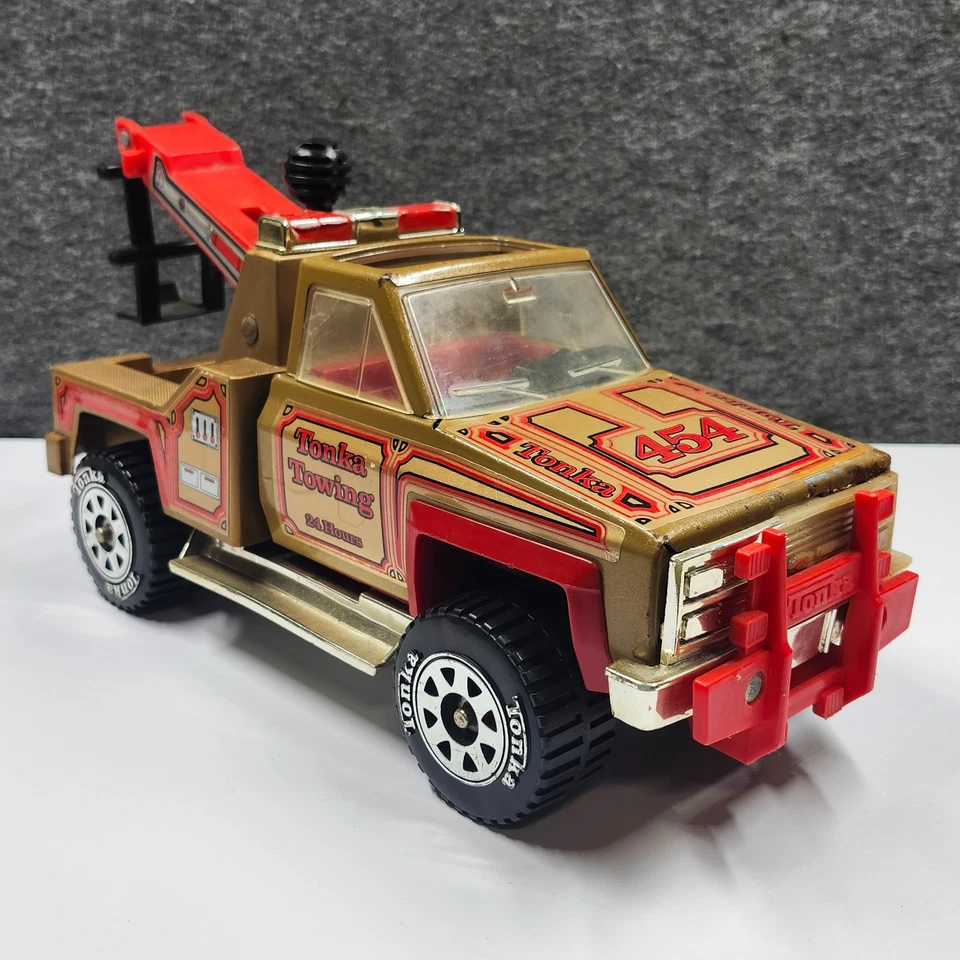 Vintage Tonka Towing Tow Truck Chevrolet Gold 24HR #454 Pressed Steel USA 1980's - Image 4 of 4