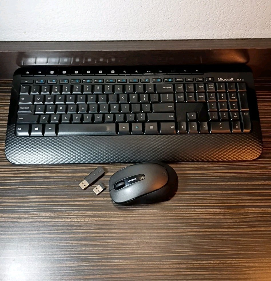 Microsoft Wireless Keyboard 2000 M/1477 W/ USB Receiver & Mo