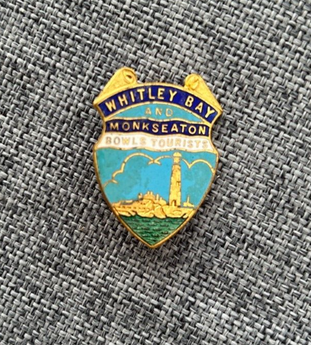 WHITLEY BAY MONKSEATON TOUR BOWLING CLUB ASSOCIATION VINTAGE ENAMEL BADGE