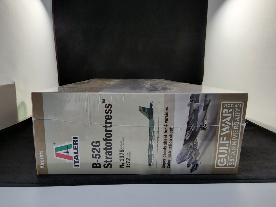 Italeri Kit Modellismo B-52G Stratofortress - Scala 1:72, 67,4 Cm - Con Decals Per 4 Versioni (Guerra Del Golfo)